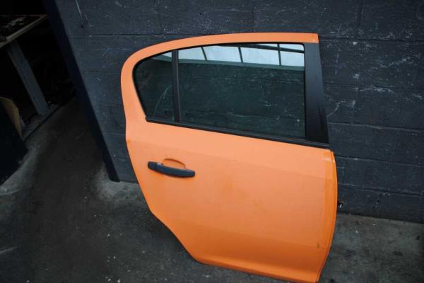 PORTE ARRIERE DROITE OPEL CORSA D 5 PORTES - Vue 1